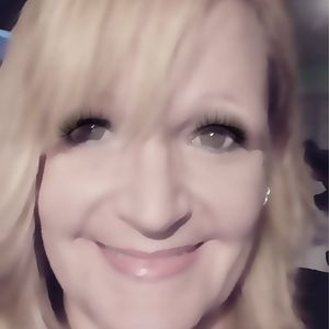 Meet your Posher, Becca